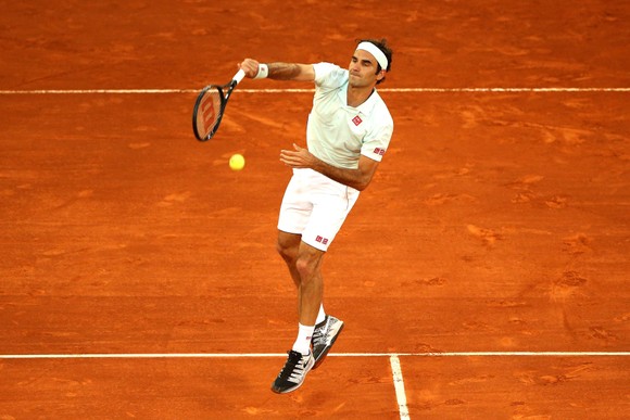 Roger Federer thắng trận sân đất nện đầu tiên sau 3 năm