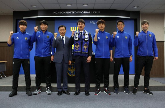 Incheon United lại thay HLV: Công Phượng tiếp tục “bái sư phụ” mới ảnh 2