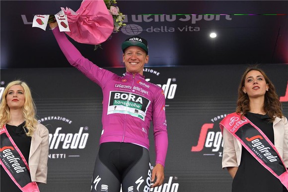 Giro d’Italia: CĐV quẳng xe giữa đường, Cima vẫn băng băng về đích ảnh 4