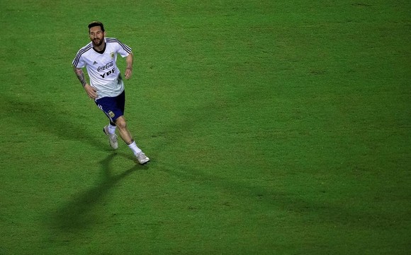 Argentina - Colombia: Ông Scaloni sẽ chơi với “mũi đinh ba” Messi - Aguero - Di Maria ảnh 1