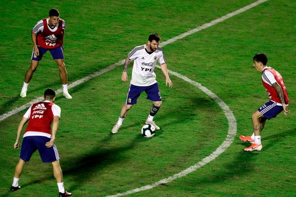 Argentina - Colombia: Ông Scaloni sẽ chơi với “mũi đinh ba” Messi - Aguero - Di Maria ảnh 9