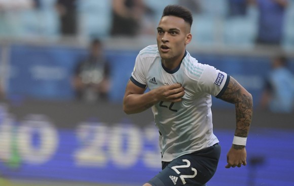Argentina xếp nhì bảng B: Nhờ Martinez và Aguero “giải cứu”, Messi muốn “được ăn cả, ngã về không” ảnh 2