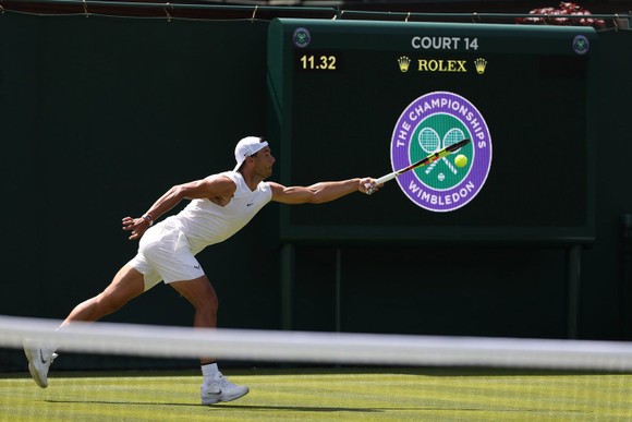 Rafael Nadal trong một buổi tập mới đây ở Wimbledon 2019