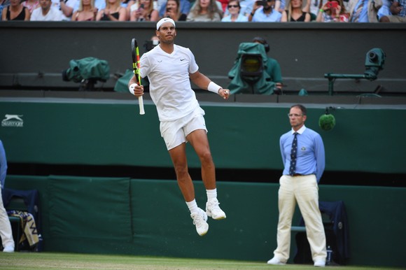 Wimbledon: Nadal “hoàn lễ” Kyrgios bằng chiến thắng kịch tính sau 4 ván đấu, Federer thắng trận 96 ảnh 1