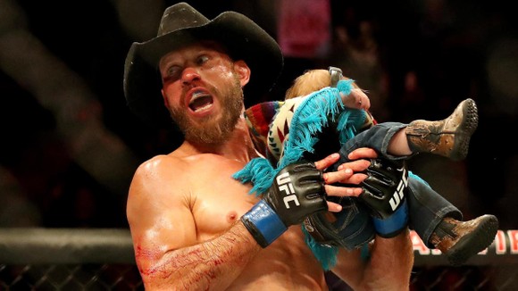 UFC: Hạ gục “Cao bồi” Cerrone, Gaethje gọi McGregor là “gã giải nghệ”, đòi đấu Khabib hoặc Ferguson ảnh 1