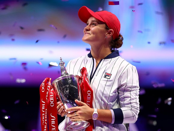 Vô địch Paris Masters và WTA Finals: Djokovic không thể hạnh phúc hơn, Barty cảm thấy… kỳ quái ảnh 2