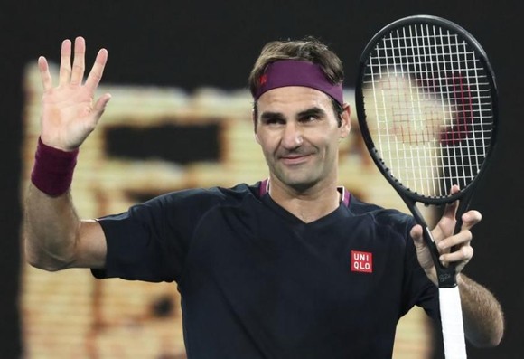 Roger Federer húa vía lọt vào vòng 4