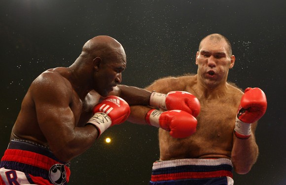 Cựu HLV của Nikolai Valuev: Sự thật về Quái thú phương Đông - chỉ chọn đối thủ yếu, dàn xếp trọng tài để được lợi điểm? ảnh 4