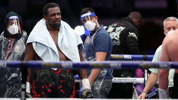 “Sư tử trắng nước Nga” Alexander Povetkin: 2 lần đo đài trong hiệp 4, vẫn đấm KO “Quái hiệp” Dillian Whyte trong hiệp 5 ảnh 3