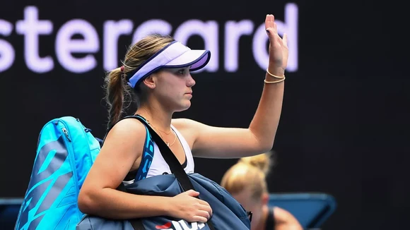 “Mỹ nhân” Sofia Kenin ngậm ngùi trở thành nhà cựu vô địch Australian Open ảnh 3