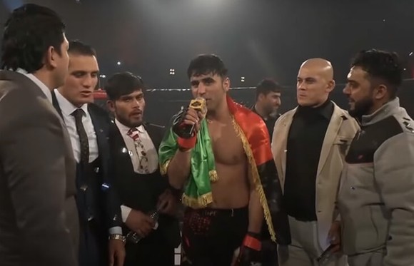 Ở Afganishtan, võ sĩ MMA người Brazil bị đe dọa bằng súng, tịch thu passport, buộc phải đánh thua ảnh 2