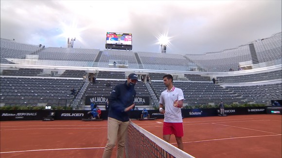 Nổi nóng với trọng tài vì trời mưa, Djokovic vẫn vượt qua được Fritz ảnh 2