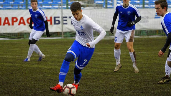 Arsen Zakharyan: “Tiểu binh” 17 tuổi góp mặt trong danh sách sơ bộ tuyển Nga chuẩn bị dự Euro 2020 ảnh 1