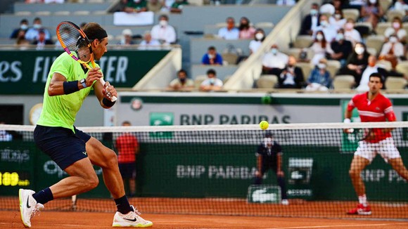 Roland Garros: Chiến thắng “nghịch thiên” của Djokovic và rào cản cuối cùng mang tên Tsitsipas ảnh 1