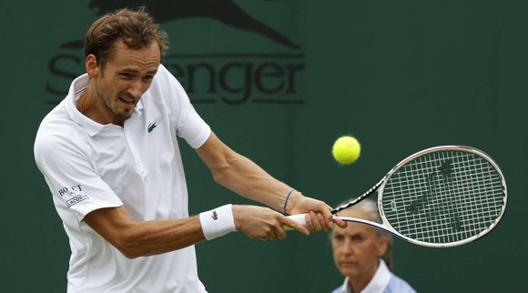 Wimbledon: Djokovic, Federer thắng sau 3 ván - tay vợt 20 tuổi Felix cũng vào tứ kết ảnh 3