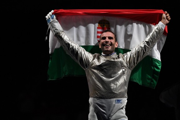 “Kiếm Vương” Áron Szilágyi: Xứng danh anh hùng với tấm HCV 3 kỳ Olympic liên tiếp ảnh 3