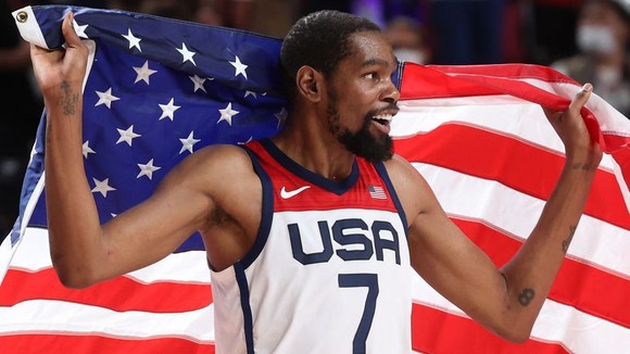 “Vua ghi điểm” Kevin Durant báo thù tuyển Pháp, giành HCV bóng rổ Olympic thứ 3 liên tiếp ảnh 2