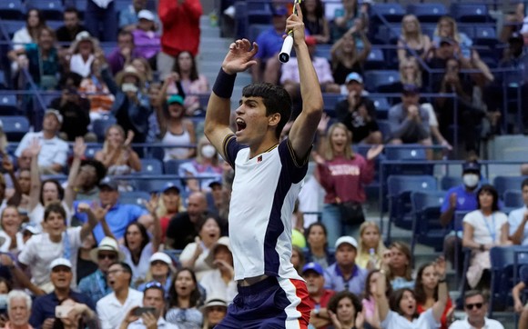 US Open: Tay vợt 18 tuổi chấm dứt sự hiện diện gây tranh cãi của Stefanos Tsitsipas ảnh 1