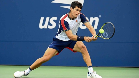 US Open: Gã trai 18 tuổi Carlos Alcaraz tiếp tục gây náo nhiệt ở New York ảnh 1