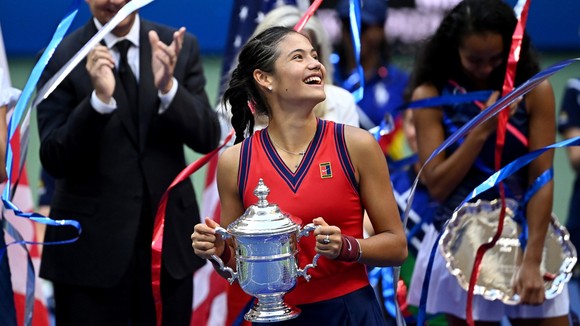 US Open: 'Quý cô' Emma Raducanu thắp lại ngọn lửa Anh sau 53 năm ở Grand Slam trên đất Mỹ ảnh 4