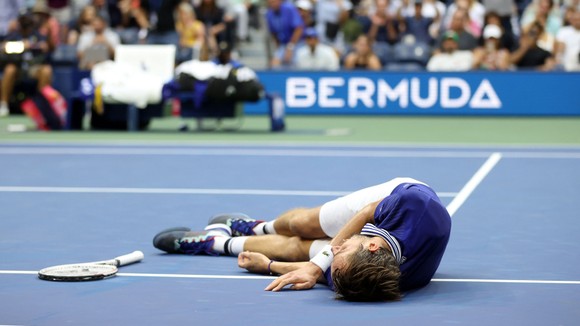 US Open: Đến lượt Daniil Medvedev “báo thù” Novak Djokovic, thừa kế di sản của The Safinator ảnh 1
