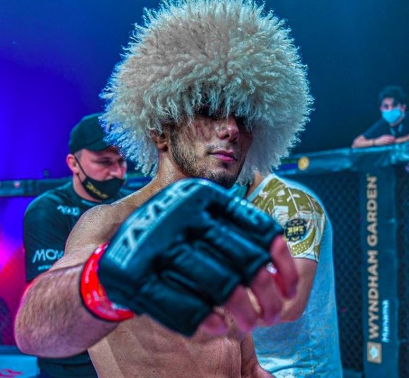 “The Punisher” Muhammad Mokaev: Từng năn nỉ “ông bầu trọc đầu” Dana White “bấm follow”, nay ký hợp đồng với UFC ảnh 3