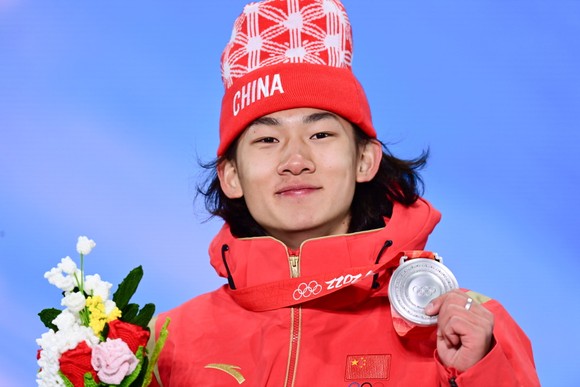 Olympic mùa Đông Beijing: Su Yiming - từ cậu nhóc diễn viên đến người hùng giành HCV Thế vận hội ảnh 1