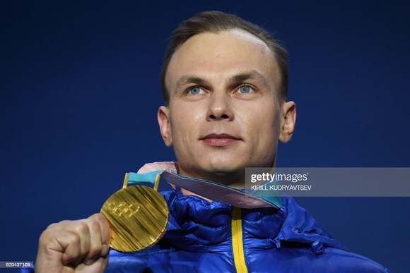Olympic mùa Đông Beijing: Oleksandr Abramenko - “vị cứu tinh” của Ukraine và cái ôm thắm thiết của VĐV Nga Ilia Burov ảnh 1