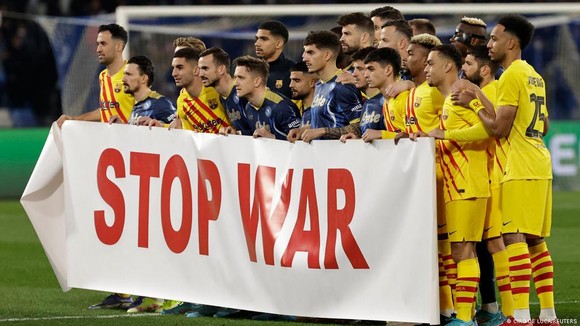 Thông điệp "Hãy dừng chiến tranh" đang được thể thao phương Tây lan tỏa mạnh mẽ