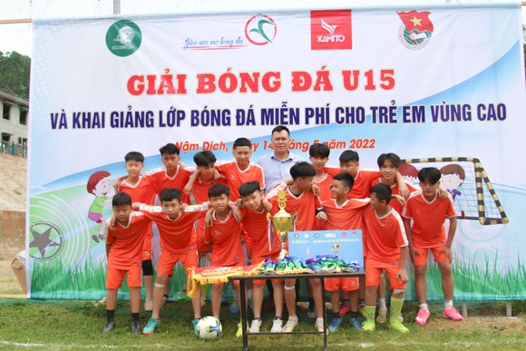 Dự án GUMBĐ & Chương trình thứ 15: Hành trình vượt 2.000 km - Gieo ước mơ bóng đá cho trẻ em vùng cao ảnh 1