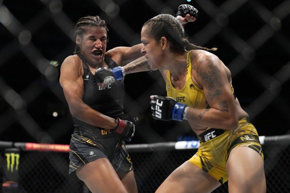 UFC 277 Pena vs Nunes 2: “Sư tử cái” Amanda Nunes báo thù “Hồ ly Venezuela” Julianna Pena, giành lại “ngôi Hậu” ảnh 3