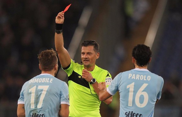 Sốc khi fan Lazio kiện trọng tài ra tòa vì… phạt thẻ đỏ Immobile