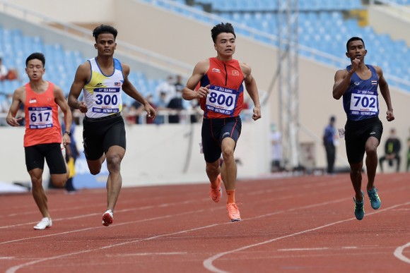 Môn điền kinh: Ngần Ngọc Nghĩa phá kỷ lục quốc gia 200m nam tồn tại 7 năm ảnh 1