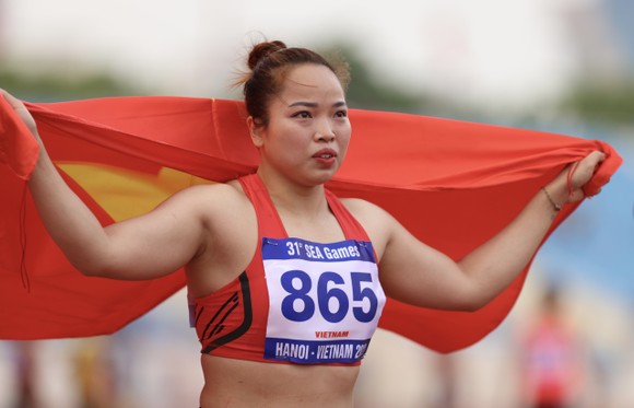Tuyển thủ Lò Thị Hoàng đã vô địch ném lao nữ đầu tiên cho điền kinh Việt Nam tại một kì SEA Games. Ảnh: DŨNG PHƯƠNG