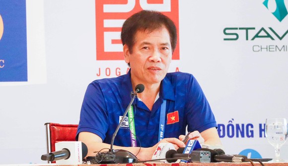 Trưởng Đoàn thể thao Việt Nam tại SEA Games 31 - ông Trần Đức Phấn đã họp báo kết thúc Đại hội. Ảnh: LƯỢNG LƯỢNG