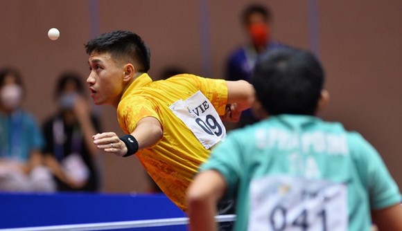 Tay vợt Nguyễn Anh Tú là VĐV nam duy nhất còn tham dự nội dung đơn tại giải Đông Nam Á 2022. Ảnh: T.Q