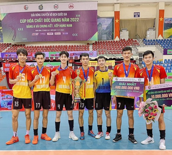 Từ người của đội Đắk Lắk giải thể tới cầu thủ xuất sắc nhất Việt Nam ảnh 1