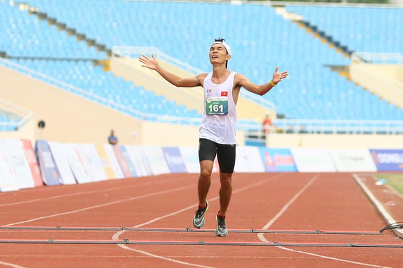 Hoàng Nguyên Thanh đi vào lịch sử điền kinh Việt Nam khi vô địch marathon SEA Games 31 ảnh 3