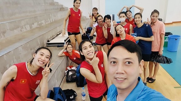 Đội tuyển bóng chuyền nữ Việt Nam tập không nghỉ ở Thái Lan kể cả ngày Lễ Quốc khánh 2-9. Ảnh: TRỌNG LINH