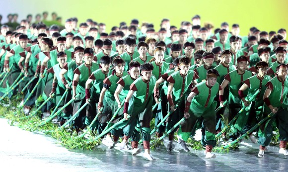 Những hình ảnh đẹp và lung linh của Lễ khai mạc SEA Games 31 ảnh 12