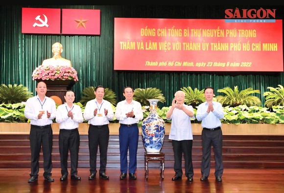 Tổng Bí thư Nguyễn Phú Trọng: Tạo điều kiện tốt nhất để TPHCM phát triển nhanh và bền vững ảnh 5