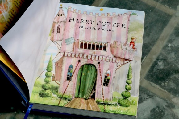Ra mắt 'Harry Potter và chiếc cốc lửa' phiên bản in màu ảnh 2