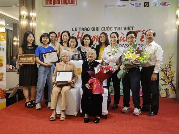 Tác giả 90 tuổi đoạt giải trong cuộc thi viết “Nhớ thương mùi Tết” ảnh 4