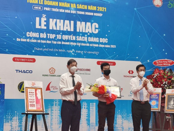 Vinh danh 10 cuốn sách đáng đọc tại Tuần lễ Doanh nhân và Sách năm 2021 ảnh 2