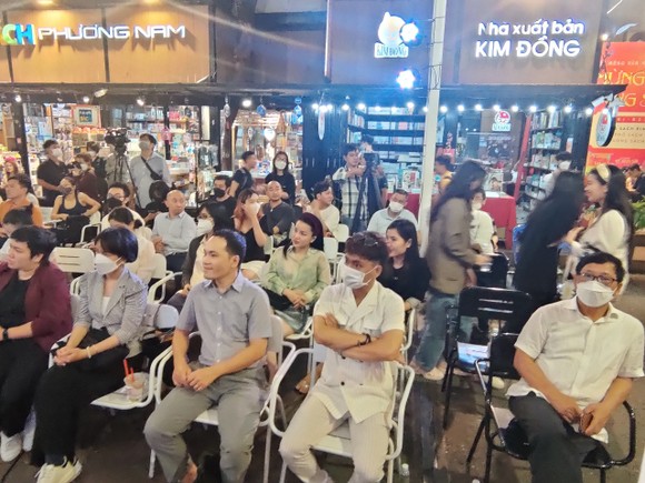 Chương trình giao lưu 'Cuốn sách - Cuộc đời' ảnh 2