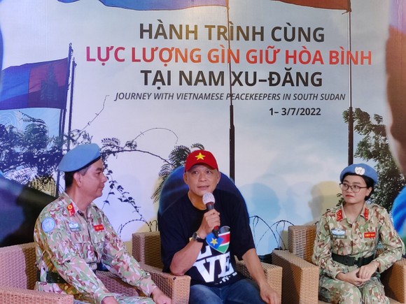 Nhiếp ảnh gia Nguyễn Á ra mắt sách ngợi ca lực lượng Gìn giữ hòa bình ảnh 2