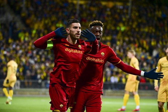 Roma lại thua trước Bodo/Glimt, Mourinho đổ lỗi cho mặt sân ảnh 1