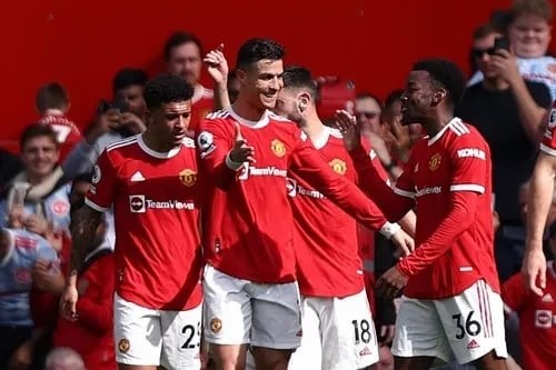 Cristiano Ronaldo tỏa sáng đưa Manchester United trở lại cuộc đua top 4