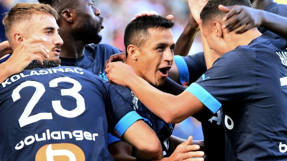 Lyon cùng Marseille 'phả hơi nóng' vào PSG ảnh 1