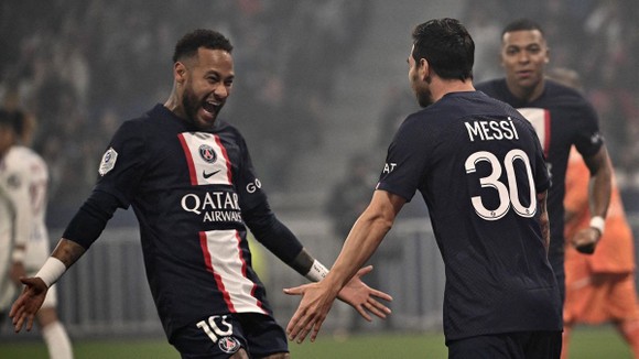 Neymar kiến tạo để Messi ghi bàn duy nhất vào lưới Lyon